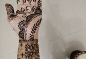 Henna on hands and henna lessons