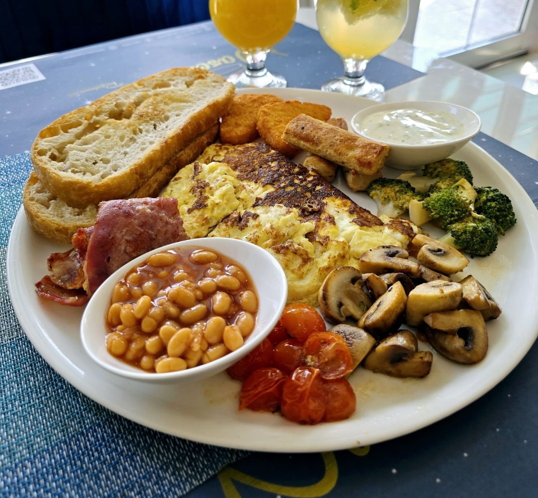 Best English Breakfast @ Nascondino al reef just 32 aed only during weekends
