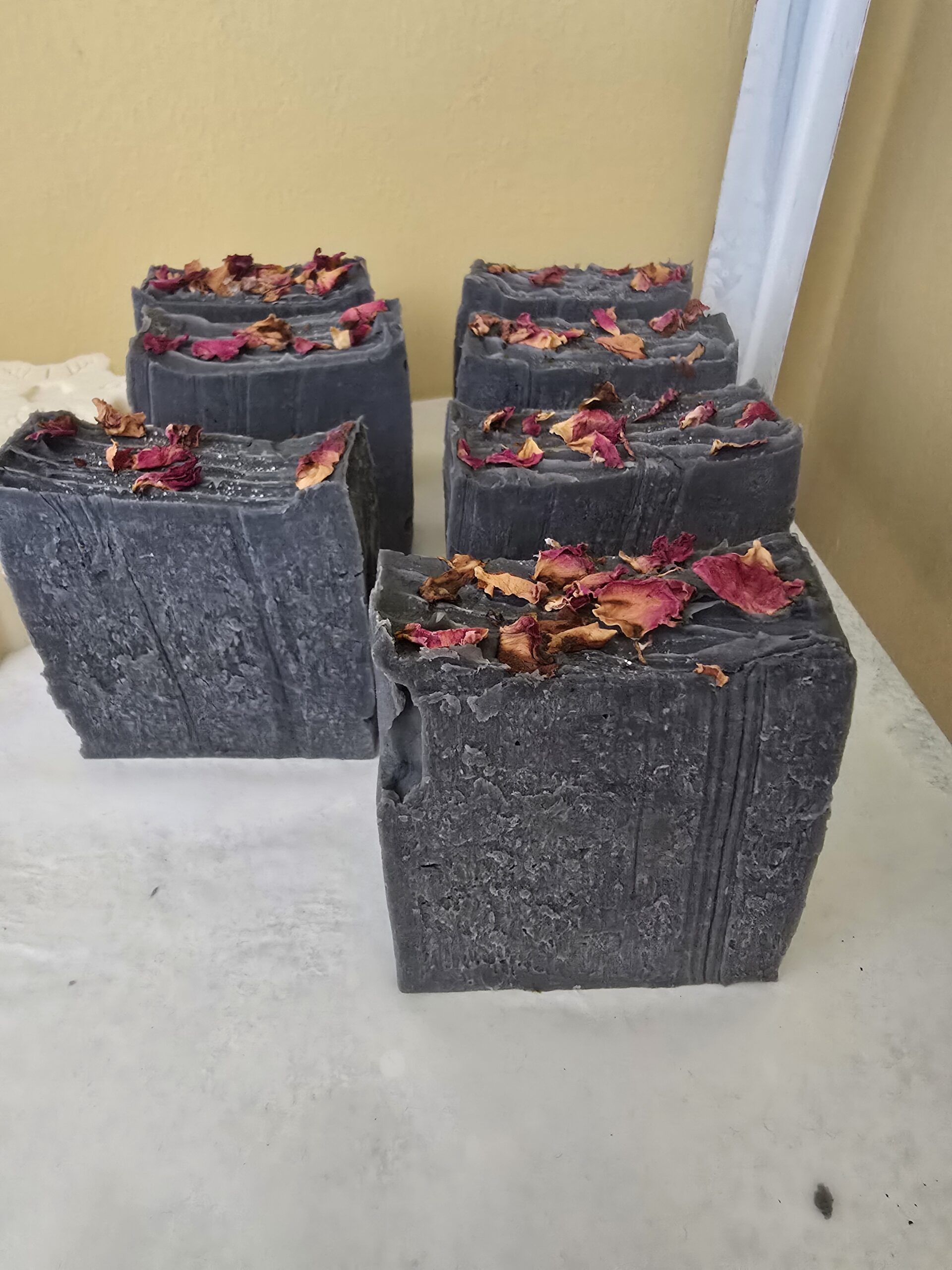 Active carbon & tea trea soap